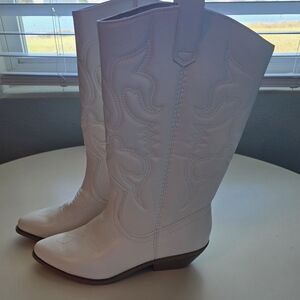 White Western-Style Women's Boots